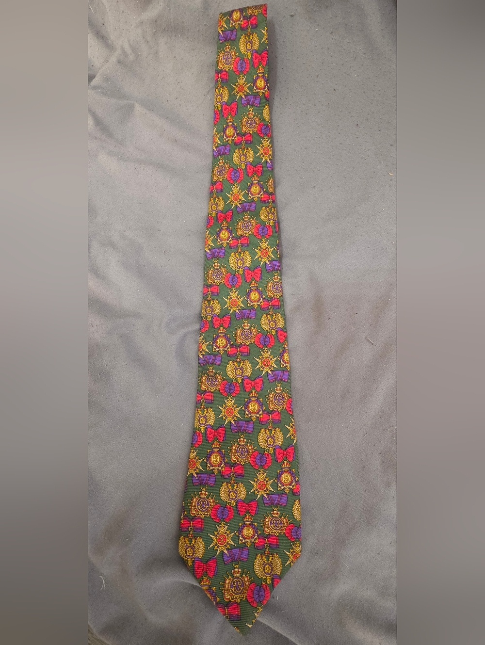 AUTHENTIC CHANEL Men’s Silk Tie in Green with Purple & Pink Medallion Print - Picture 3 of 4